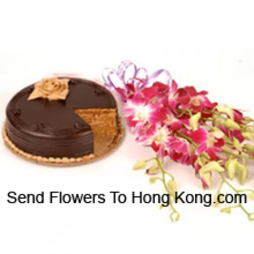 Un magnifique bouquet d'orchidées roses et un gâteau au chocolat de 1 lb