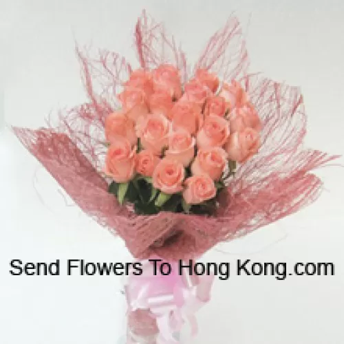 Bouquet de 20 roses roses avec des garnitures saisonnières