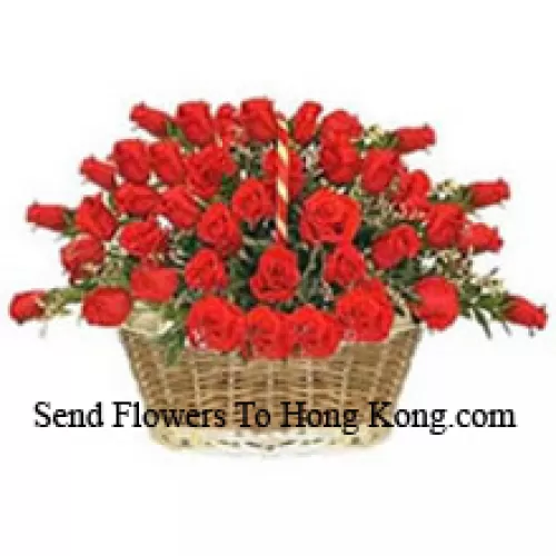 Un magnifique panier de 50 roses rouges